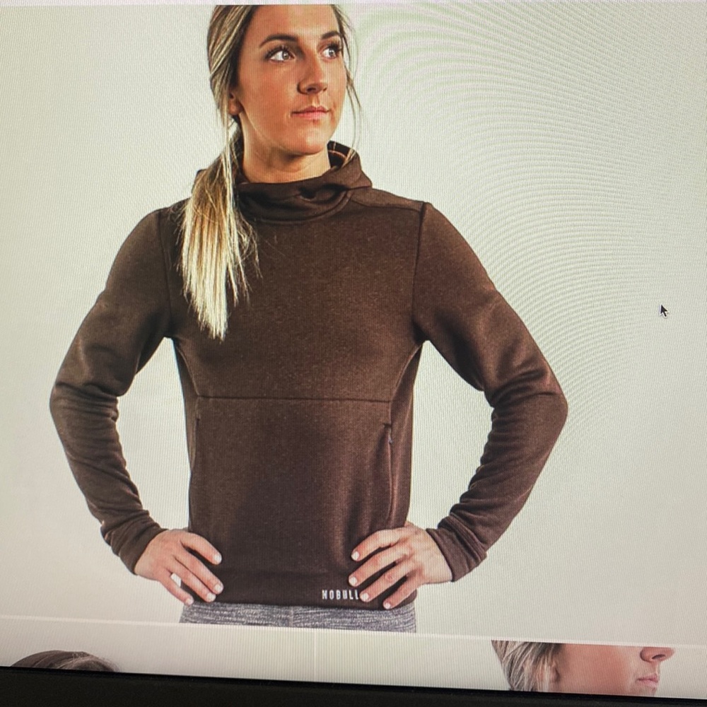 Women’s performance pull over hoodie. Worn once. Was gifted in the wrong size.